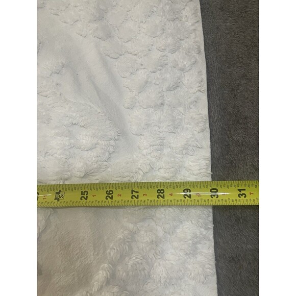 Better Trends Chenille Queen White Bedspread Set Medallion 102" x 110" 3 Pillow - Picture 9 of 12